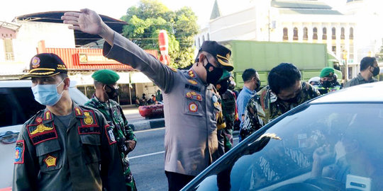 Polisi Datangi Rumah Ibu yang Maki Kasar Petugas Penyekatan di Sukabumi