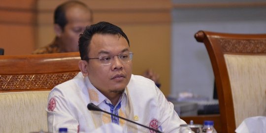 Anggota DPR Minta Kemenaker Terbuka: Pekerjaan Apa Sih yang Butuhkan TKA China?