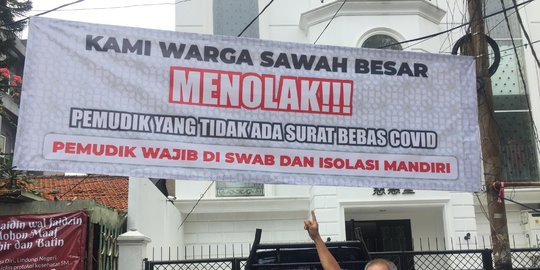 Warga Ibu Kota Pasang Spanduk Tolak Pemudik Tak Bawa Surat Bebas Covid-19