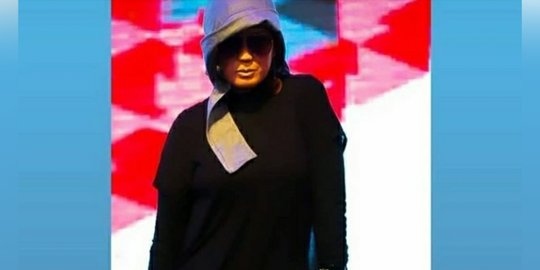 Panggung Sandiwara Lirik Nike Ardila