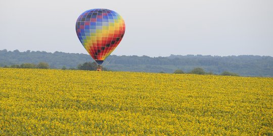 Buntut Balon Udara Raksasa Jatuh Kena Kabel Listrik, Polres Madiun Larang Hal Ini