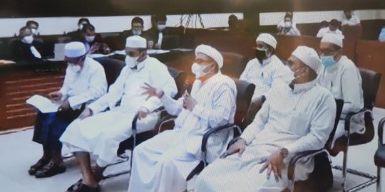 Rizieq Syihab Dituntut 2 Tahun Penjara karena Buat Kerumunan di Petamburan