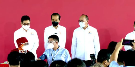 Jokowi Harap Vaksinasi Gotong Royong Dapat Lindungi Buruh dari Covid-19