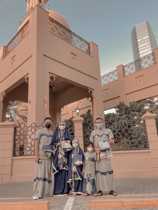 penuh kehangatan ini 4 momen lebaran keluarga anang dan ashanty di dubai