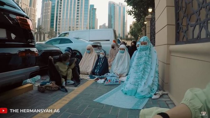 penuh kehangatan ini 4 momen lebaran keluarga anang dan ashanty di dubai