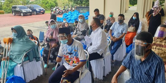 Sejumlah Kaum Duafa, Disabilitas hingga Veteran di Riau Terima Bantuan Sembako