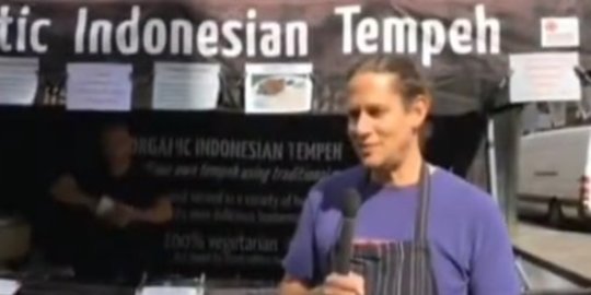 Cerita Bule Suka Makan Tempe Saat di RI, Kini Sukses jadi Penjual Tempe di London