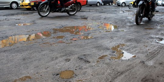 20 Tahun Jalan Rusak Parah hingga Susah Dilewati, Warga Ngawi Akhirnya Iuran