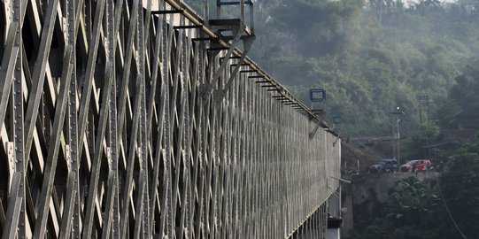 Jembatan Cirahong, Jalur Legendaris yang Bikin Berdebar