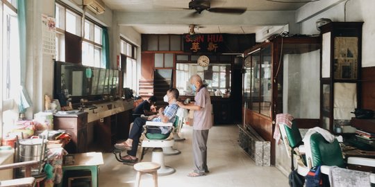 Shin Hua, Barbershop Tertua di Indonesia yang Melegenda