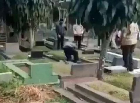 hoaks video sebut bima arya ziarah di makam saat ada larangan ke tpu