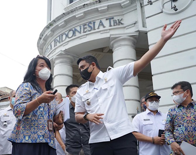 bobby nasution dan dirjen cipta karya diana kusumastut tinjau kota lama medan