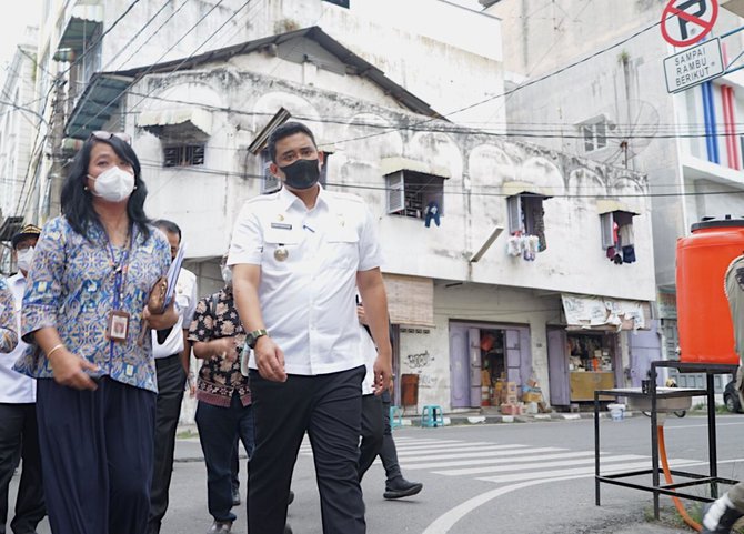 bobby nasution dan dirjen cipta karya diana kusumastut tinjau kota lama medan