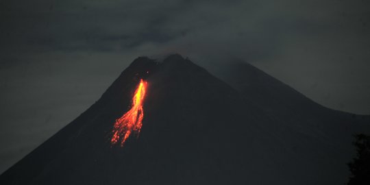 Gunung Merapi Luncurkan Awan Panas Guguran Sejauh 1,8 Km