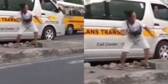 Video Emak-Emak Ngamuk Karena Motor Disenggol, Sampai Lempar Batu ke Arah Mobil