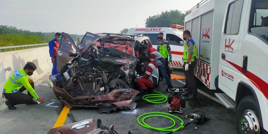 Minibus Seruduk Truk Sawit di Tol Permai, 2 Warga Sumut Meninggal Dunia