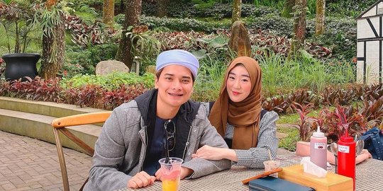 Rumah Tangga Dikabarkan Retak, Ini 4 Potret Kebersamaan Alvin Faiz dan Larissa Chou