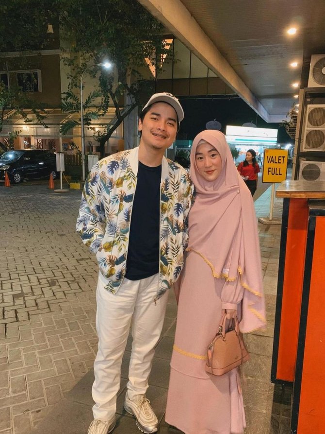 dikabarkan rumah tangga retak ini x potret kebersamaan alvin faiz dan larissa chou
