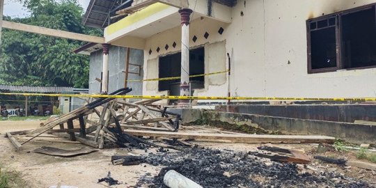 Warga Akan Bangun Kembali Polsek Candipuro Lampung Selatan yang Dibakar Massa