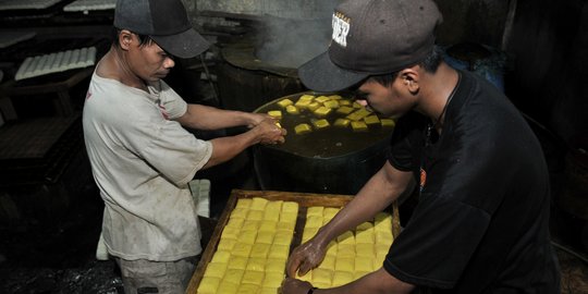 Harga Kedelai Impor Mahal, Pengrajin Tahu Tempe Pilih Kurangi Volume