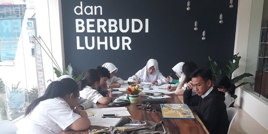 Manfaatkan Teknologi, Yayasan di Bogor Ini Kobarkan Semangat Baca Anak & Orang Tua