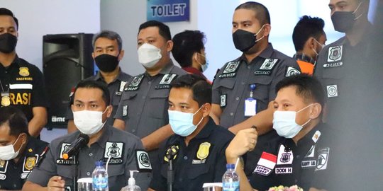 WNA Asal India di Karawang Palsukan Visa & Stempel Imigrasi