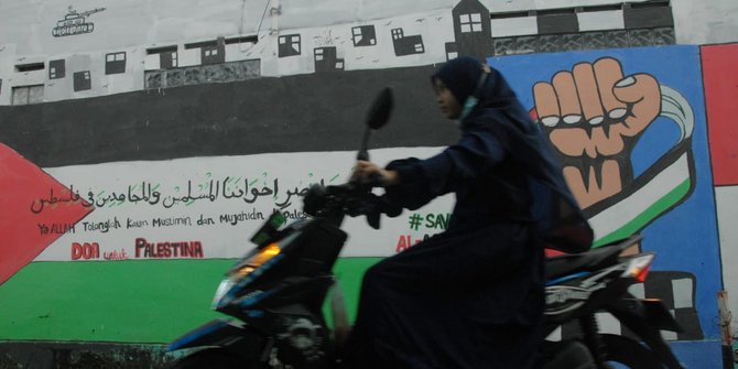 Aksi Dukung Palestina Lewat Mural di Jalan Cinangka Raya Jawa Barat