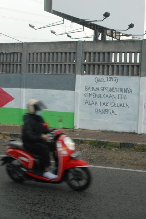 galang doa dalam mural bertema palestina