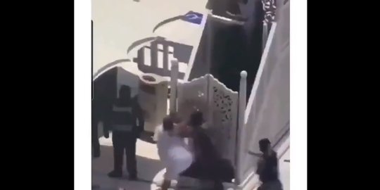 Polisi Tangkap Pria Terobos Saf Salat Jumat & Dekati Mimbar di Masjidil Haram