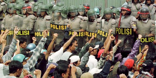 Ikat Kepala 'Reformasi Damai' & Memoar Aksi Mei 1998 di Purwokerto