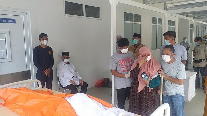 mantan gubernur aceh syamsudin mahmud meninggal dunia