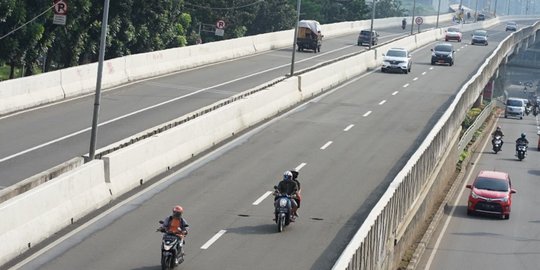 Besok, Uji Coba Jalur Sepeda di JLNT, Lalin Kampung Melayu-Tanah Abang Dialihkan