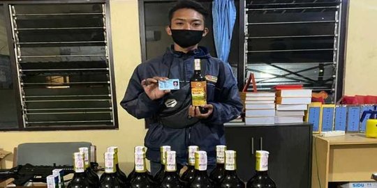 Warga Solo Ditangkap Saat Hendak COD Transaksi Miras Soju dan Anggur Merah