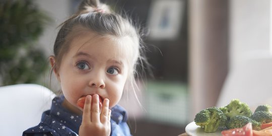 4 Permasalah Makan Anak yang Kerap Ditangani Secara Keliru