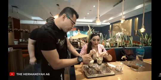 Ashanty Minum Es Cendol Paling Mahal di Dunia, Ada Lembaran Emasnya