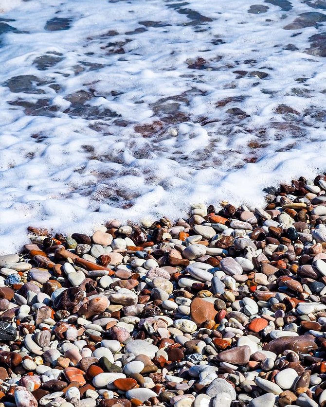 pantai dan batu kolbano