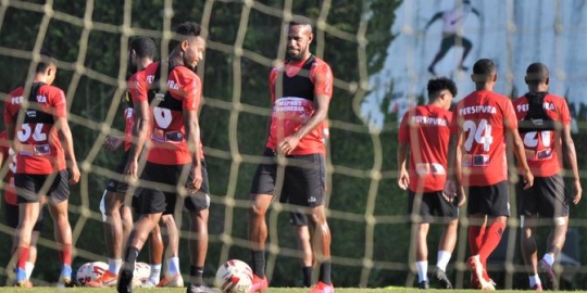 Jacksen F. Tiago Merendah, Sebut Persipura Tim Terlemah di Grup H Piala AFC 2021 - Vimarsana News