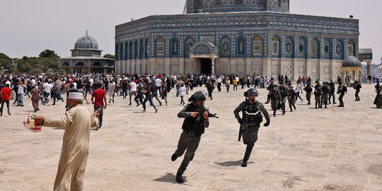 Polisi Israel Kawal Pemukim Yahudi Berkunjung ke Kompleks Al-Aqsa di Yerusalem - Vimarsana News