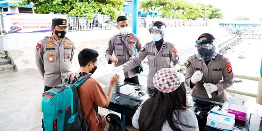 Kapolda Malut Cek Langsung Rapid Test Antigen di Pelabuhan Semut Ternate
