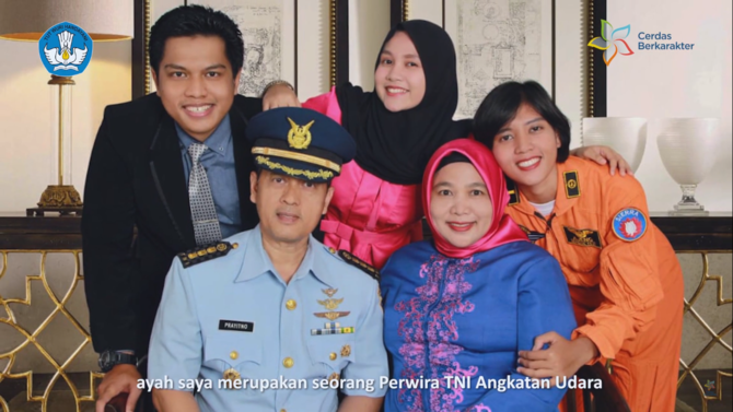 letda ajeng pilot tempur wanita pertama kini tugas di pesawat presiden