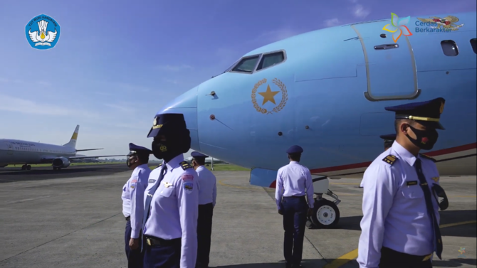 letda ajeng pilot tempur wanita pertama kini tugas di pesawat presiden