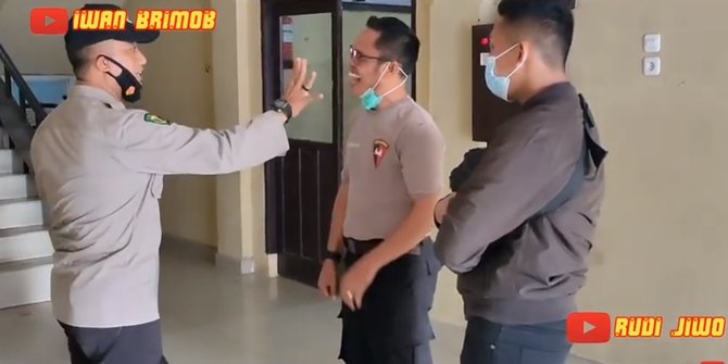 2 anggota polisi master hipnotis duel di markas sampai teriak 039ampun bang039