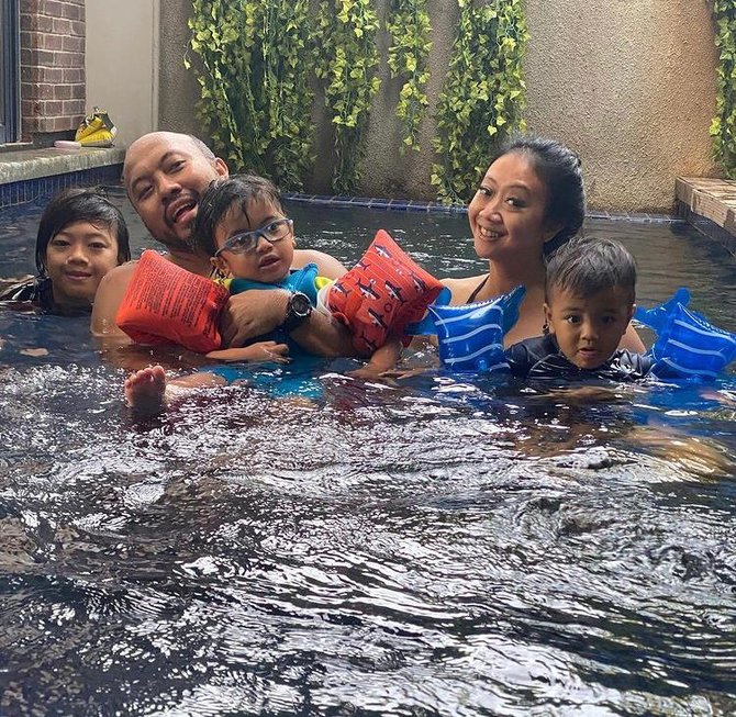 anak asri welas tenggelam di kolam renang