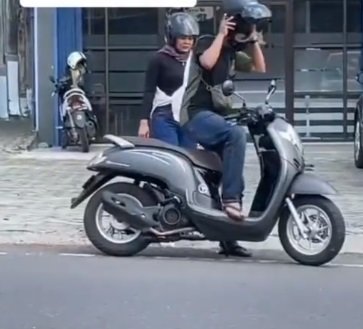 viral video cowok ninggalin cewek di pinggir jalan aksinya banjir nyinyiran