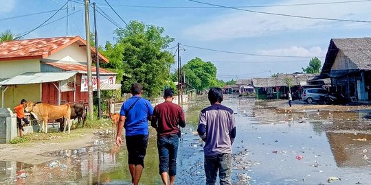 Jelang Gerhana Bulan, Air Pasang Terjang Pantai Ujong Blang Lhokseumawe