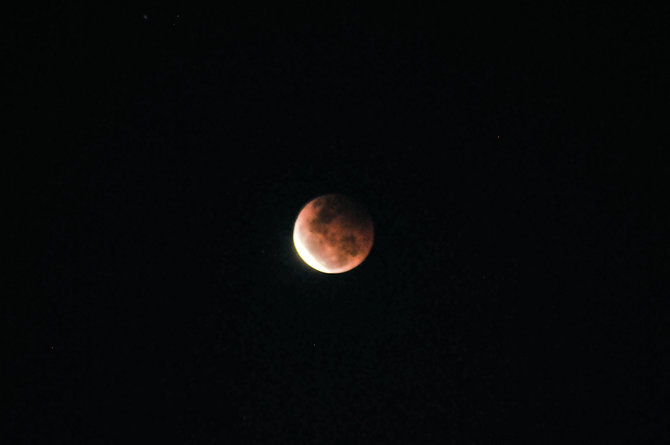 fenomena gerhana bulan total di hari waisak