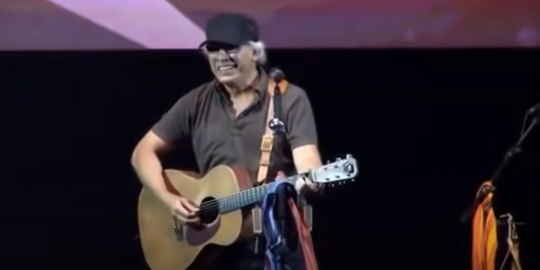 Lirik Lagu Manusia Setengah Dewa - Iwan Fals