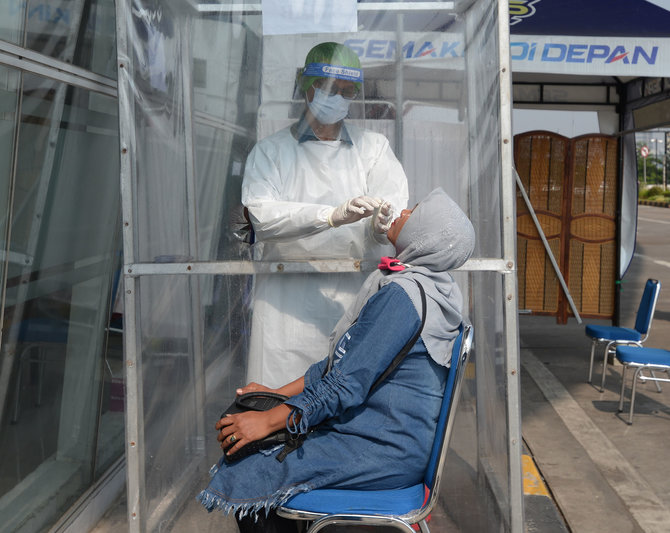 tes swab antigen di terminal pulogebang