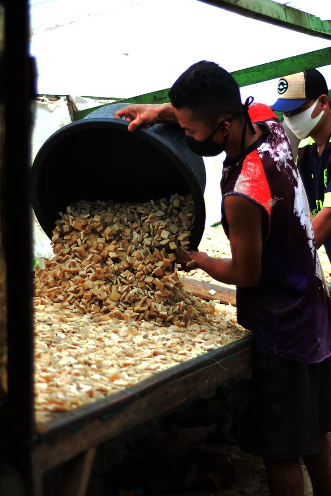 bau anyir pembuatan kerupuk kulit sapi