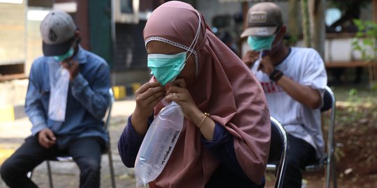 Terjaring Razia Masker, Puluhan Warga Jalani Tes Covid-19 dengan GeNose di Tangerang